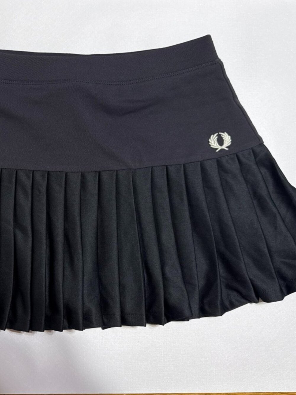 Fred Perry Pleated Tennis Fashion Skirt/skort in black, US Size 8, Preowned